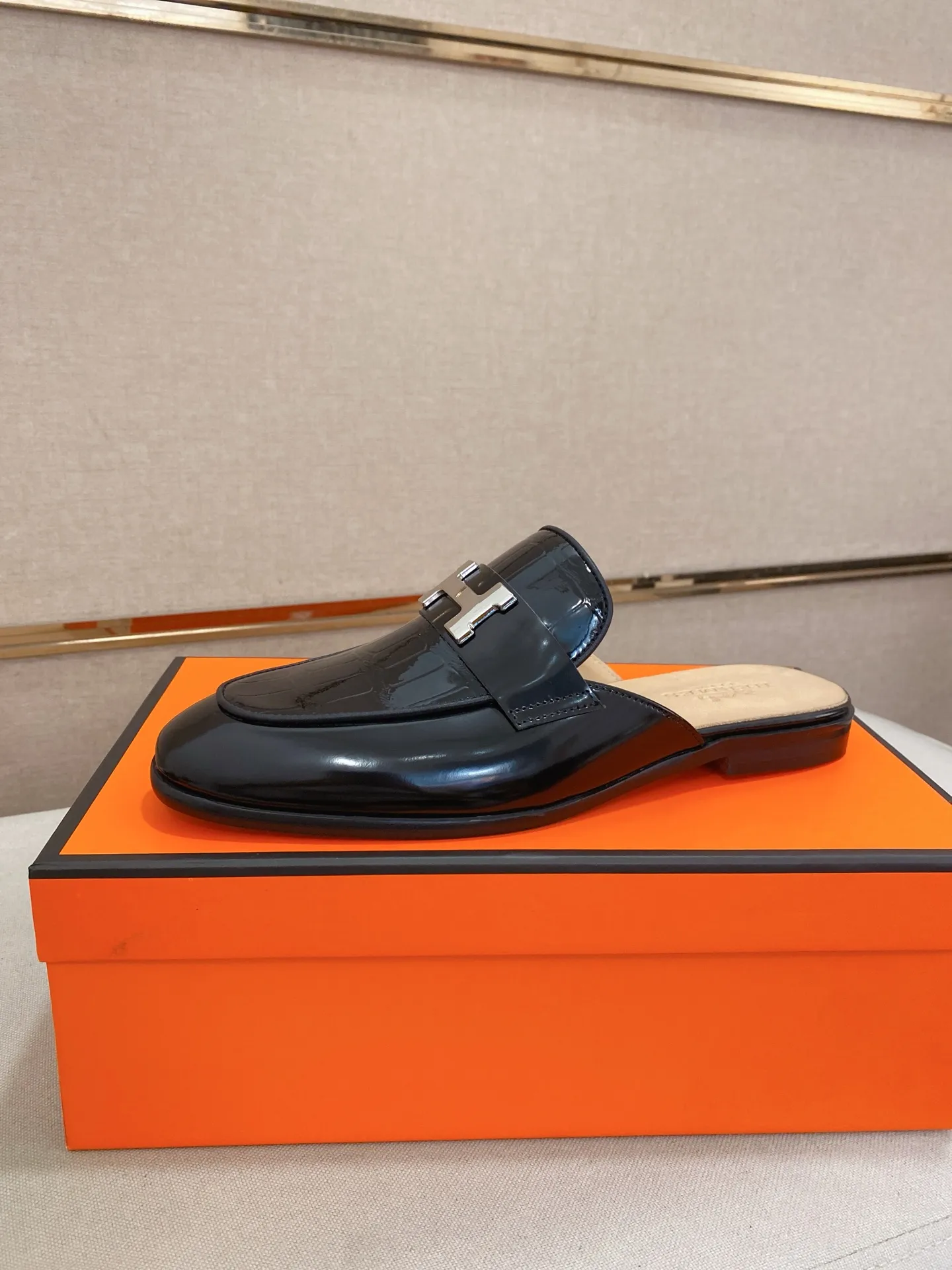 Men's clothing and shoes💰: 500💰《HERMES》【Classic original single version】Hermès half-drag; top 🔝purchasing agent🔍🔍 latest 🇺🇸 counter sale simultaneously, original ▲▲cowhide imported from Italy ▲▲Exquisite workmanship (Italian 🇮🇹Imported water-dyed 🐂cowhide lining) sole: original sole provided by the original factory, ⚠️exclusive double-layer activity·TPR·rubber·combined molded outsole; Yardage: 38-44. Can be customized45
